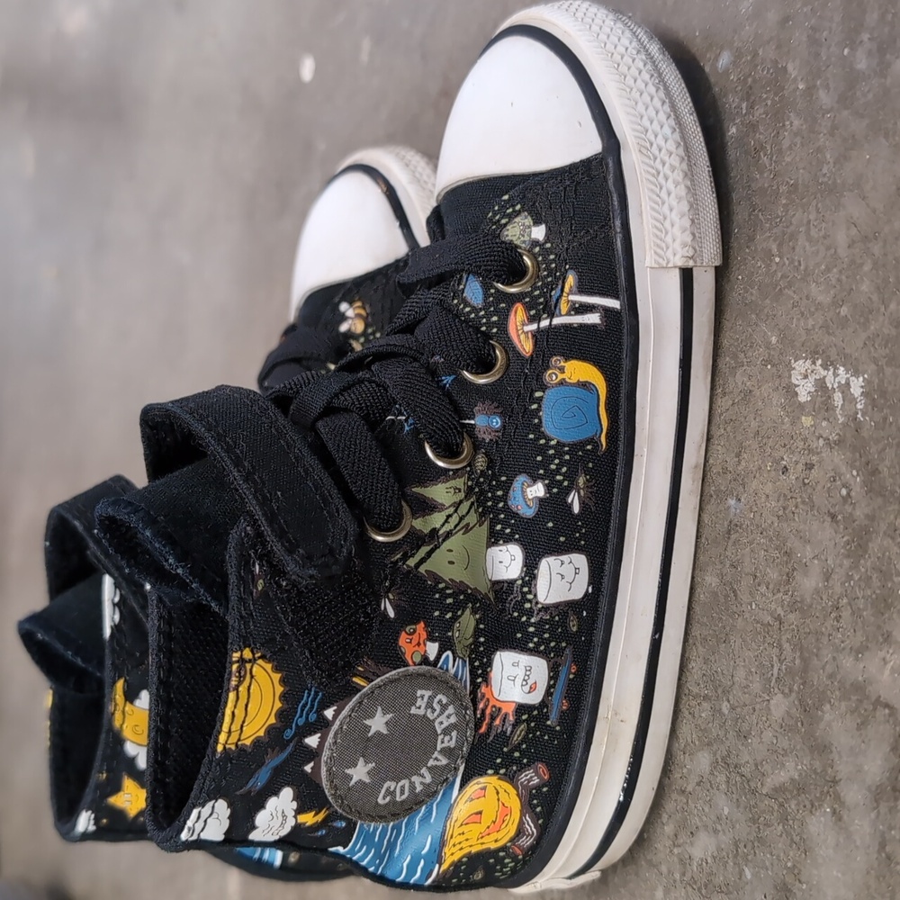 Toddlers size 8 Converse